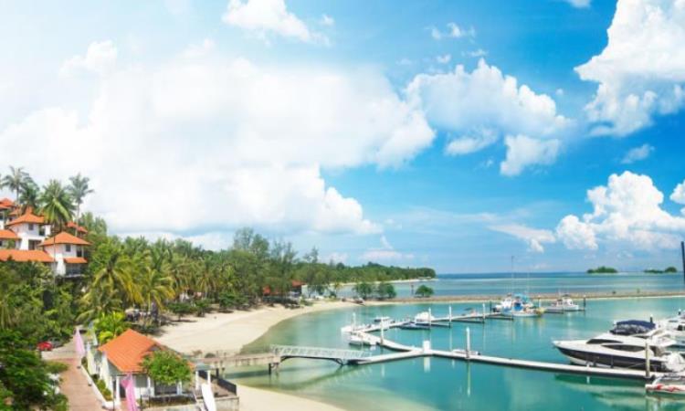 Pantai Terindah di Gugusan Kepulauan Riau