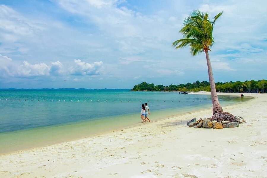 Wisata Pantai Terindah di Batam yang Lagi Hits